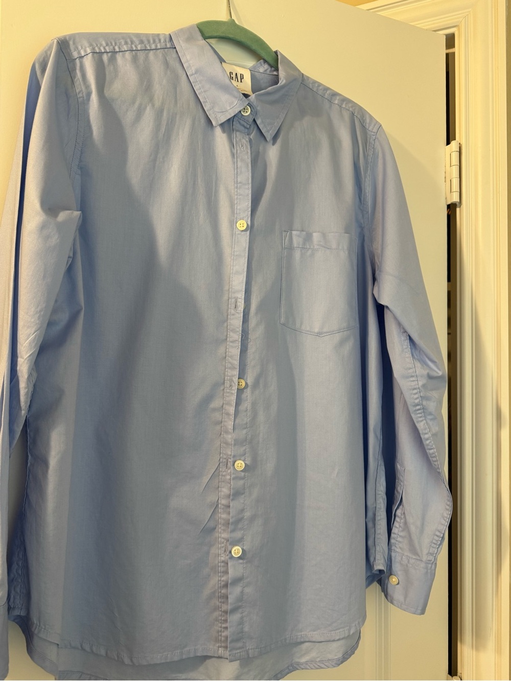 GAP Women’s Pale Blue Long-Sleeve Button-Up Shirt